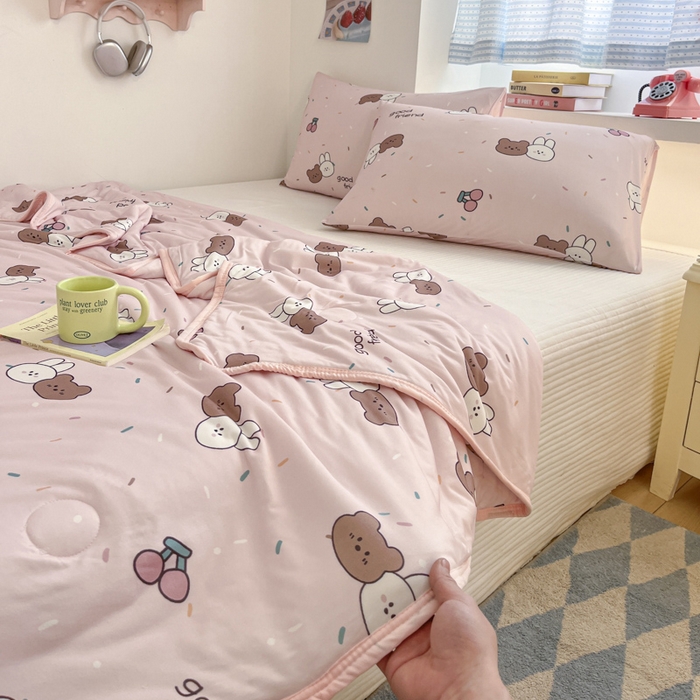 91家纺网 家纺一手货源 找家纺 桃子家居  2025新款A类高品质牛奶针织棉软糯大豆夏被 针织棉-粉色熊兔