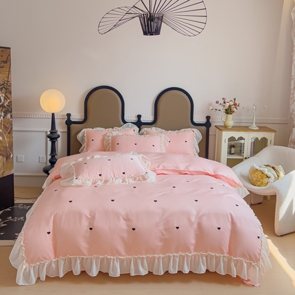 花香四季家纺 2025新款法式蕾丝裙边刺绣仙女公主风四件套 爱心粉