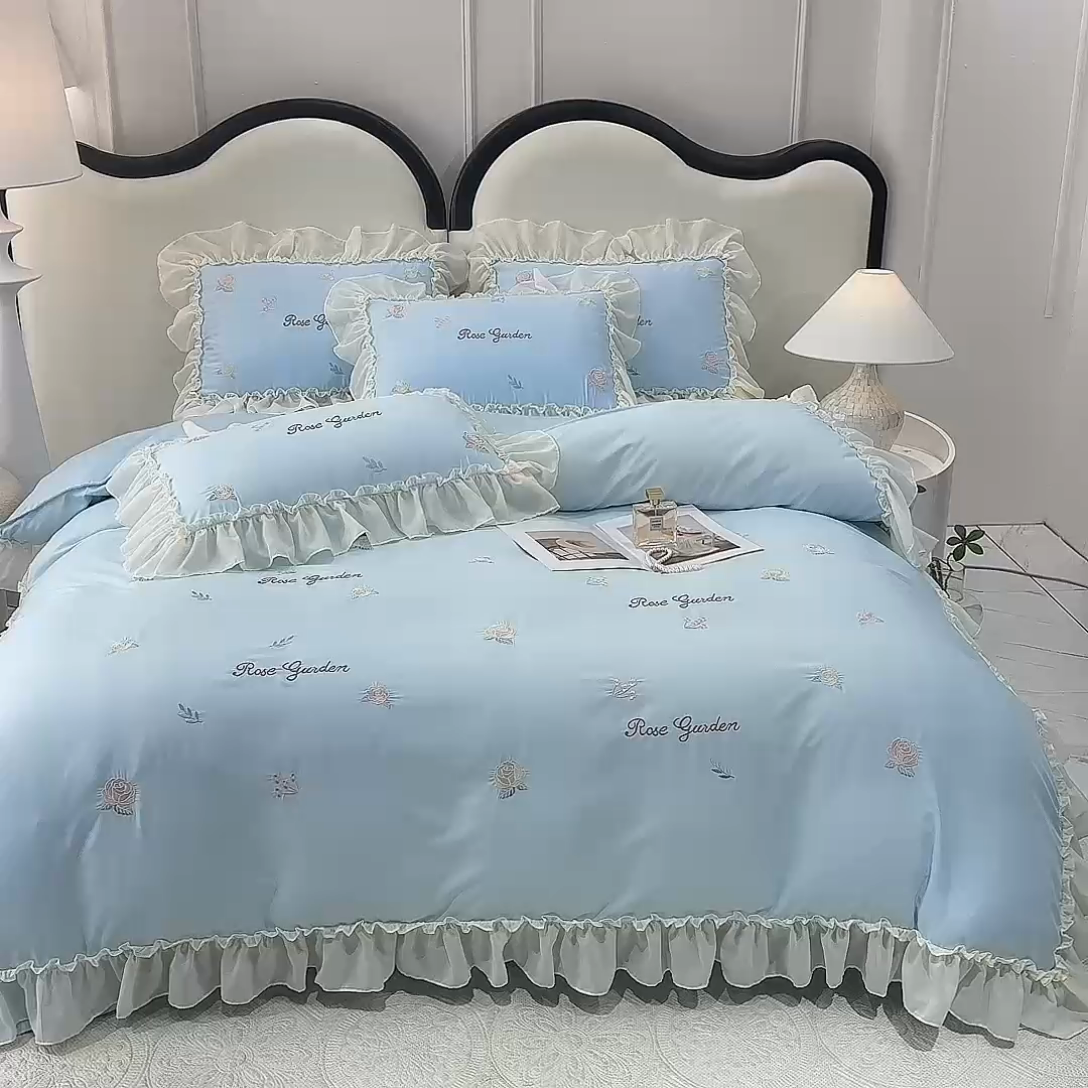 91家纺网 家纺一手货源 找家纺 花香四季家纺 2025新款法式蕾丝裙边刺绣仙女公主风四件套 玫瑰蓝