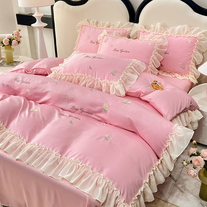 91家纺网 家纺一手货源 找家纺 花香四季家纺 2025新款法式蕾丝裙边刺绣仙女公主风四件套 玫瑰粉