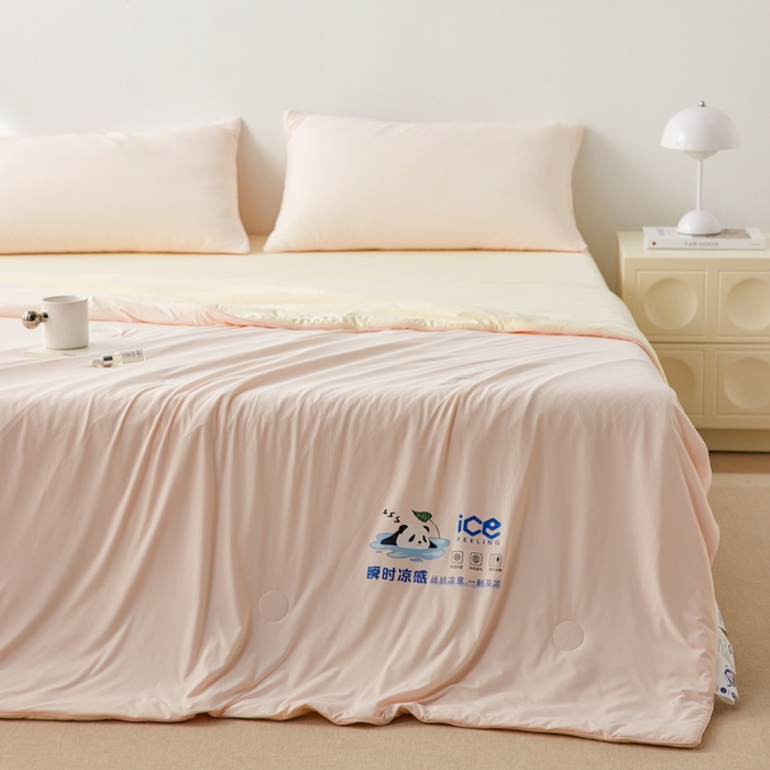 91家纺网 家纺一手货源 找家纺 大彩家居 2025新款锦氨冰激凌雪糕被 樱花粉