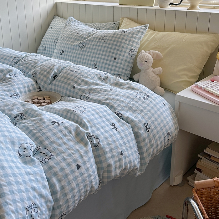 91家纺网 家纺一手货源 找家纺 繁花家居 2025新款软乎乎时尚印花水洗棉四件套 格子猫咪蓝