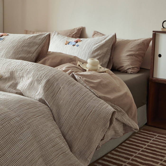 91家纺网 家纺一手货源 找家纺 怡家居 2025新款色织大提花立体毛巾绣四件套 咖条腊肠狗