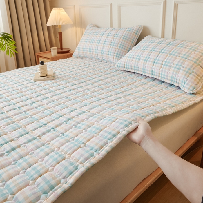 91家纺网 家纺一手货源 找家纺 恋绒家纺 2025新款无印风床褥床护垫宿舍床垫亲肤水洗棉软床垫 粉蓝格