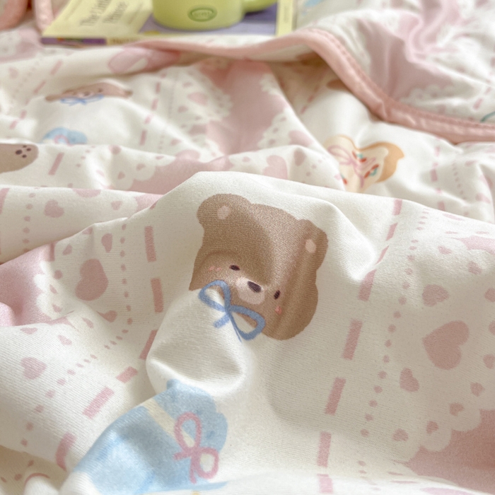 91家纺网 家纺一手货源 找家纺 桃子家居  2025新款A类高品质牛奶针织棉软糯大豆夏被 针织棉-粉色樱桃熊