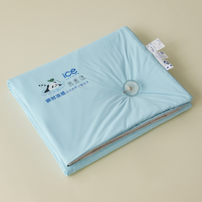 91家纺网 家纺一手货源 找家纺 大彩家居 2025新款锦氨冰激凌雪糕被 天空蓝