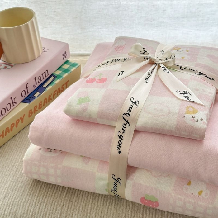 91家纺网 家纺一手货源 找家纺 2025新款双层纱印花卡通四件套-叠拍 小花喵