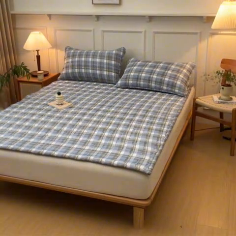 91家纺网 家纺一手货源 找家纺 恋绒家纺 2025新款无印风床褥床护垫宿舍床垫亲肤水洗棉软床垫 蓝灰格