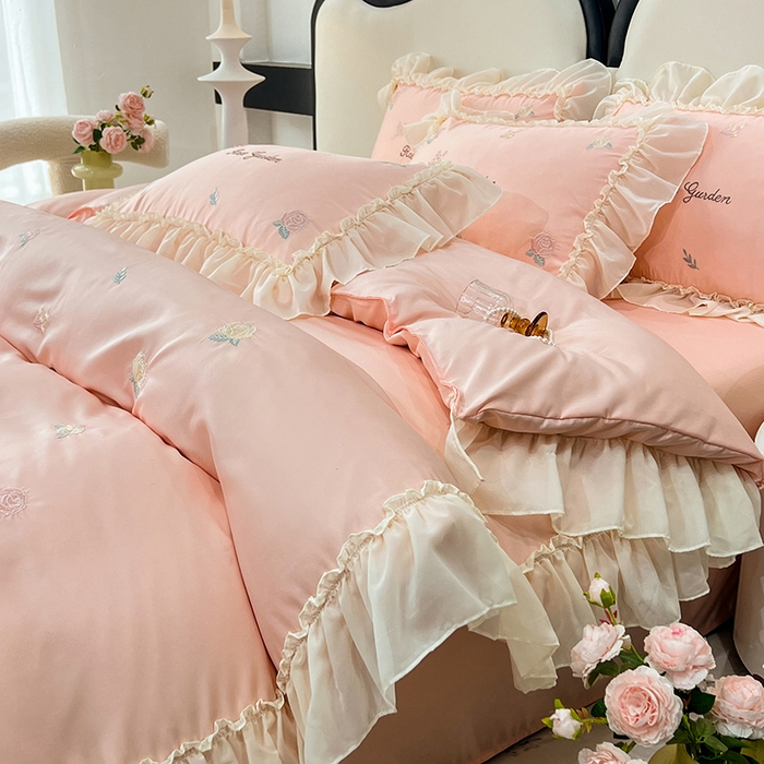 91家纺网 家纺一手货源 找家纺 花香四季家纺 2025新款法式蕾丝裙边刺绣仙女公主风四件套 玫瑰玉