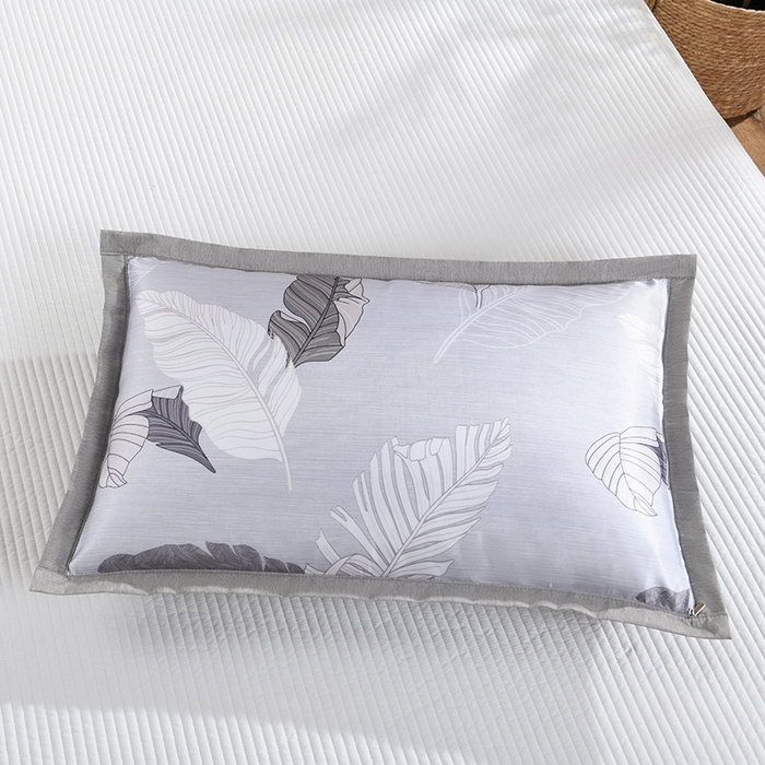 91家纺网 家纺一手货源 找家纺 小猫派 2025夏季冰丝枕头套A类豆豆凉感常规枕套 凉感绣花-灰色花束