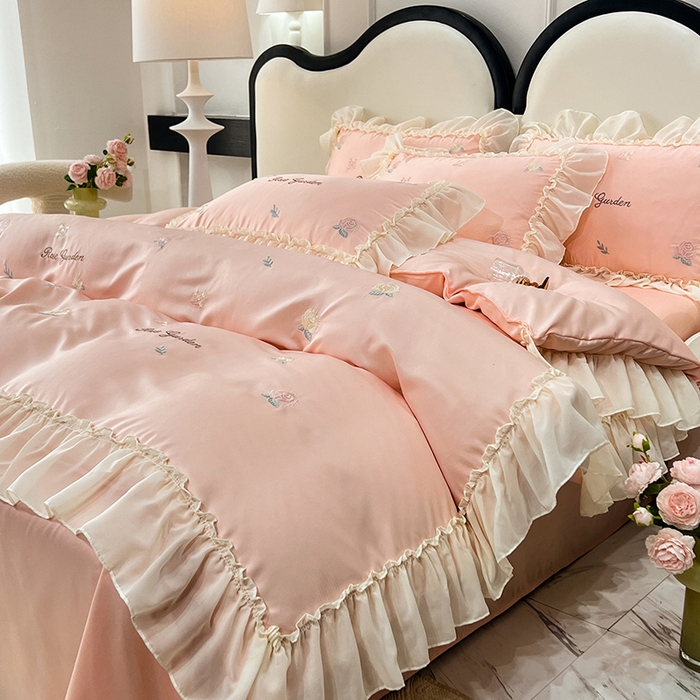 91家纺网 家纺一手货源 找家纺 花香四季家纺 2025新款法式蕾丝裙边刺绣仙女公主风四件套 玫瑰玉