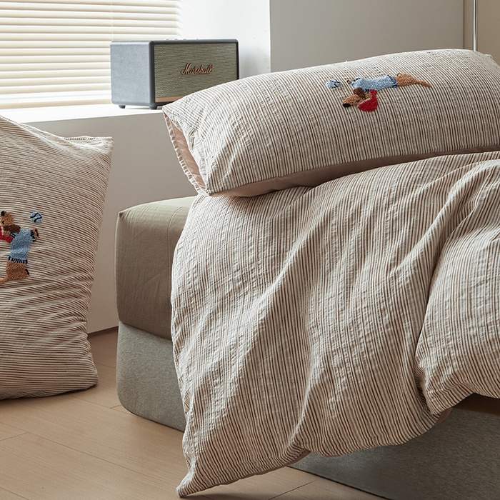 91家纺网 家纺一手货源 找家纺 怡家居 2025新款色织大提花立体毛巾绣四件套 咖条腊肠狗