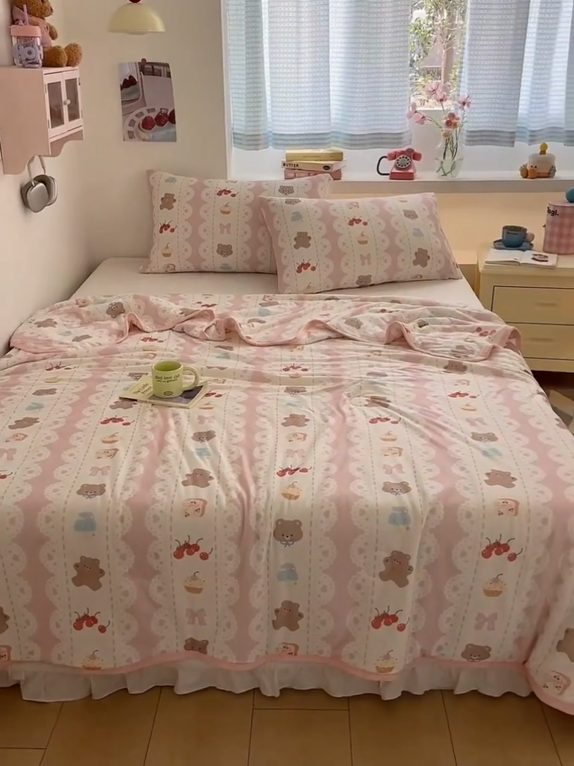 91家纺网 家纺一手货源 找家纺 桃子家居  2025新款A类高品质牛奶针织棉软糯大豆夏被 针织棉-粉色樱桃熊