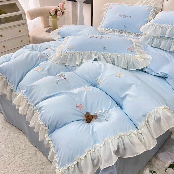 91家纺网 家纺一手货源 找家纺 花香四季家纺 2025新款法式蕾丝裙边刺绣仙女公主风四件套 玫瑰蓝