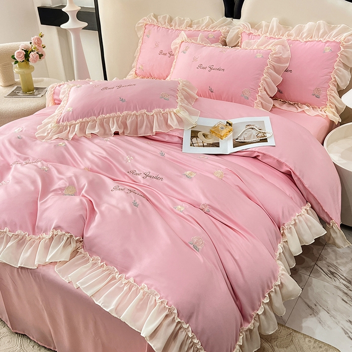 91家纺网 家纺一手货源 找家纺 花香四季家纺 2025新款法式蕾丝裙边刺绣仙女公主风四件套 玫瑰粉