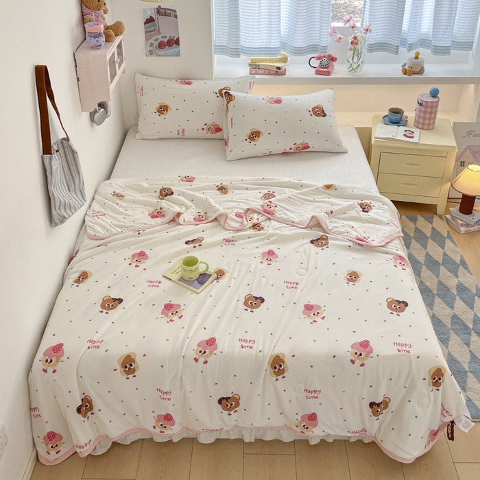 91家纺网 家纺一手货源 找家纺 桃子家居  2025新款A类高品质牛奶针织棉软糯大豆夏被 针织棉-开心时刻