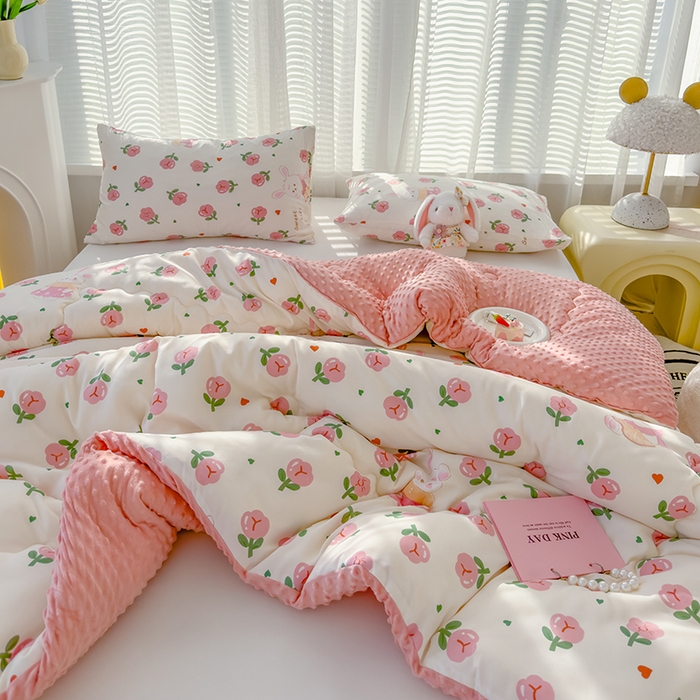 91家纺网 家纺一手货源 找家纺 佰丝居 2025新款A类水洗棉双层纱豆豆被100%新疆棉花被夏被 曼塔玫瑰