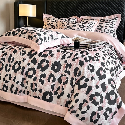 91家纺网 家纺一手货源 找家纺 首尔家纺 2025新款数码冰丝宽边系列四件套 冰丝-豹纹粉
