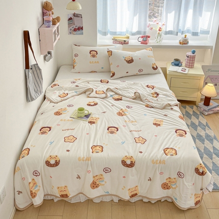 91家纺网 家纺一手货源 找家纺 桃子家居  2025新款A类高品质牛奶针织棉软糯大豆夏被 针织棉-甜品熊