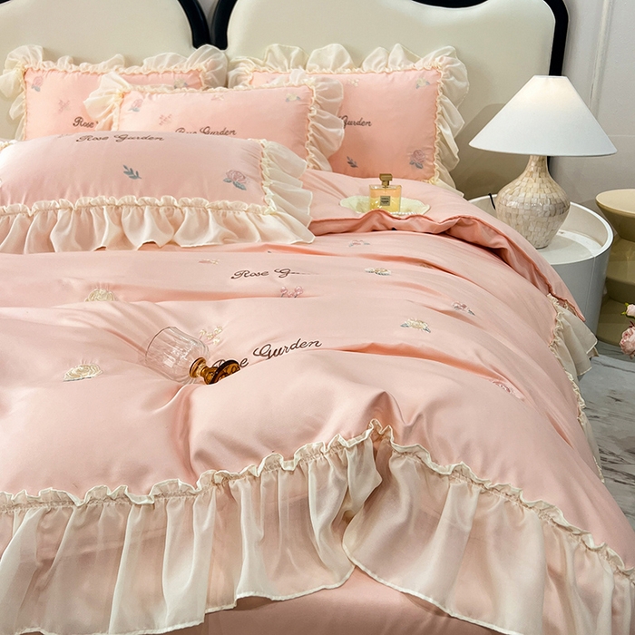 91家纺网 家纺一手货源 找家纺 花香四季家纺 2025新款法式蕾丝裙边刺绣仙女公主风四件套 玫瑰玉