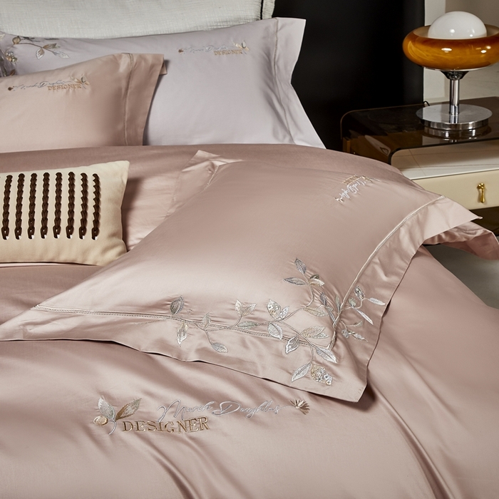 91家纺网 家纺一手货源 找家纺 爱情故事2025春夏居家新品四件套 秋叶-豆沙