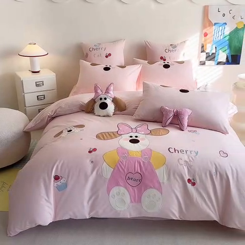 91家纺网 家纺一手货源 找家纺 绒棉世家 2025绒棉世家新款全棉水洗棉贴布绣专版四件套 甜心小狗