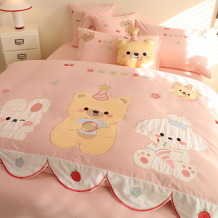 91家纺网 家纺一手货源 找家纺 绒棉世家 2025绒棉世家新款全棉水洗棉贴布绣专版四件套 宠物乐园