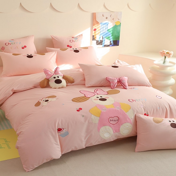 91家纺网 家纺一手货源 找家纺 绒棉世家 2025绒棉世家新款全棉水洗棉贴布绣专版四件套 甜心小狗