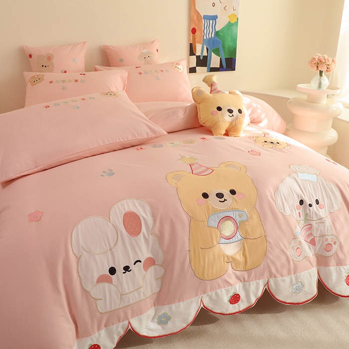 91家纺网 家纺一手货源 找家纺 绒棉世家 2025绒棉世家新款全棉水洗棉贴布绣专版四件套 宠物乐园