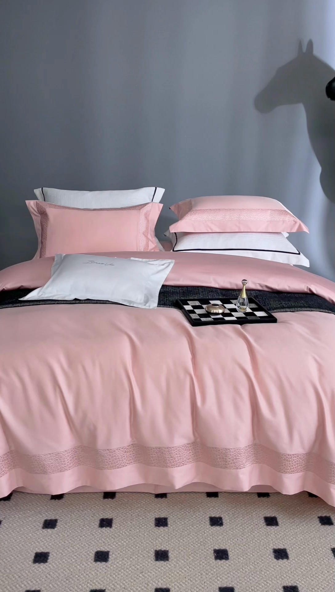 91家纺网 家纺一手货源 找家纺 爱情故事2025春夏居家新品四件套 臻彩（粉）