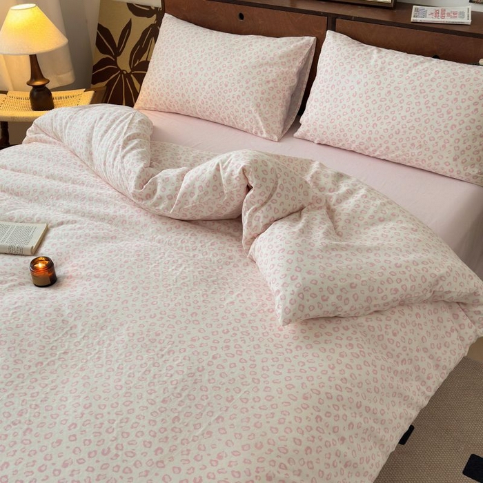 91家纺网 家纺一手货源 找家纺 典曼家纺 2025新款双层纱小清新印花四件套-床拍 粉红少女