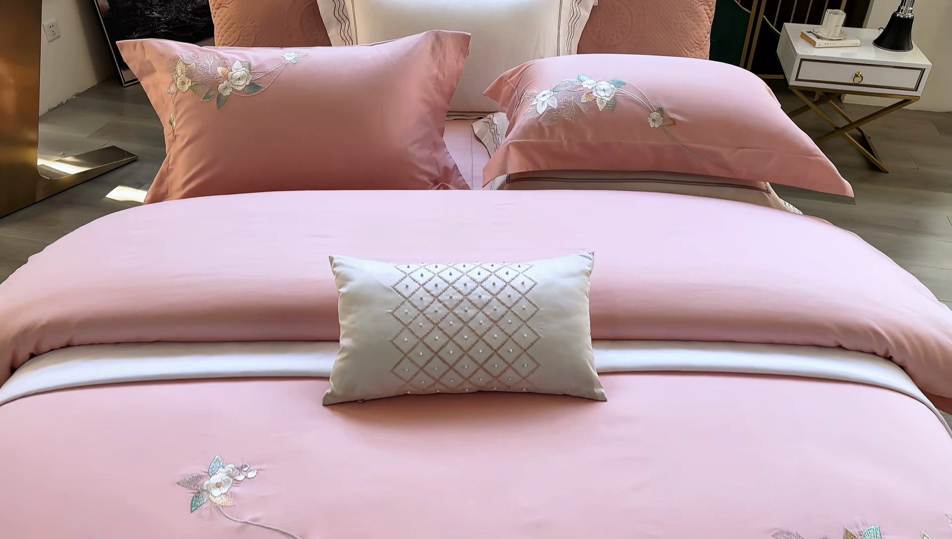 91家纺网 家纺一手货源 找家纺 爱情故事2025春夏居家新品四件套 似锦-粉