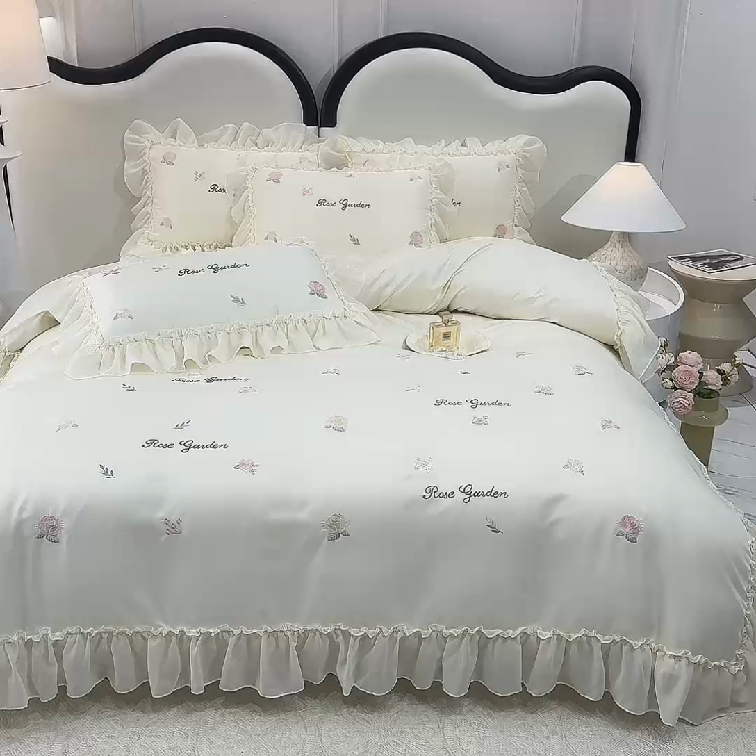 91家纺网 家纺一手货源 找家纺 花香四季家纺 2025新款法式蕾丝裙边刺绣仙女公主风四件套 玫瑰米