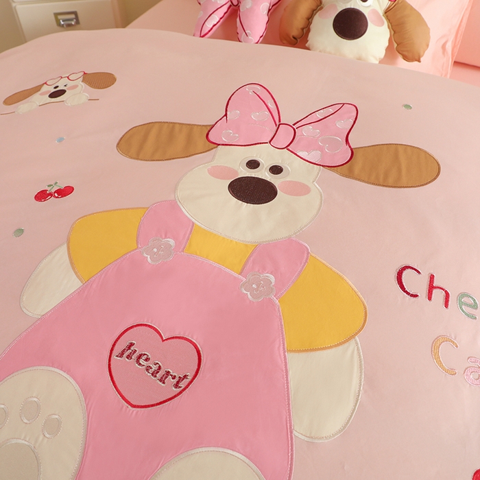 91家纺网 家纺一手货源 找家纺 绒棉世家 2025绒棉世家新款全棉水洗棉贴布绣专版四件套 甜心小狗