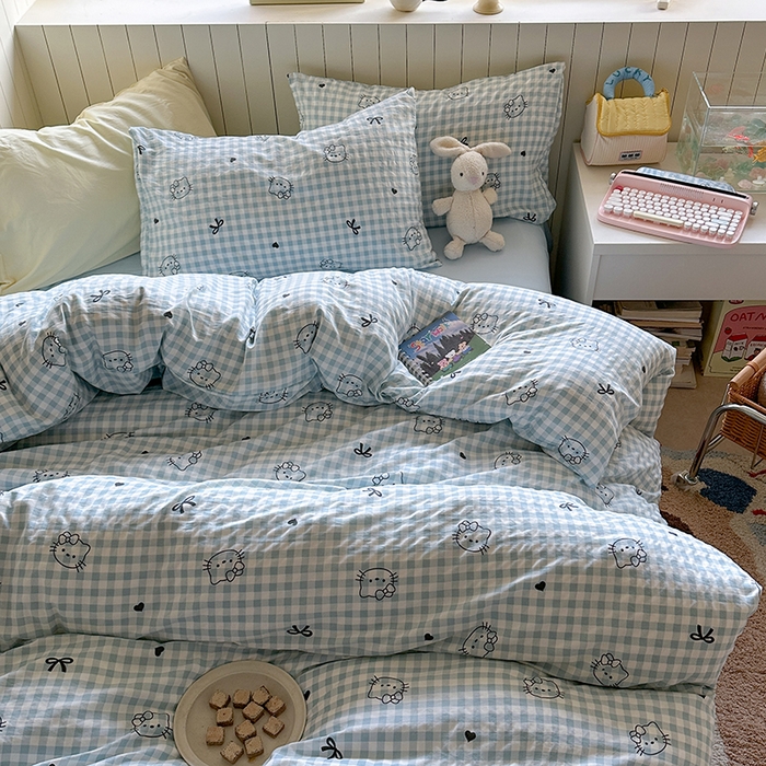 91家纺网 家纺一手货源 找家纺 繁花家居 2025新款软乎乎时尚印花水洗棉四件套 格子猫咪蓝