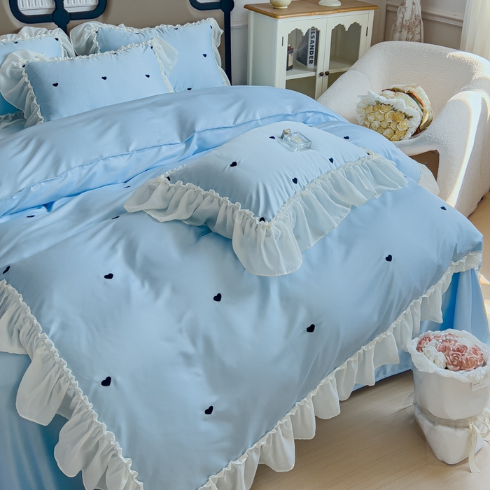 91家纺网 家纺一手货源 找家纺 花香四季家纺 2025新款法式蕾丝裙边刺绣仙女公主风四件套 爱心蓝