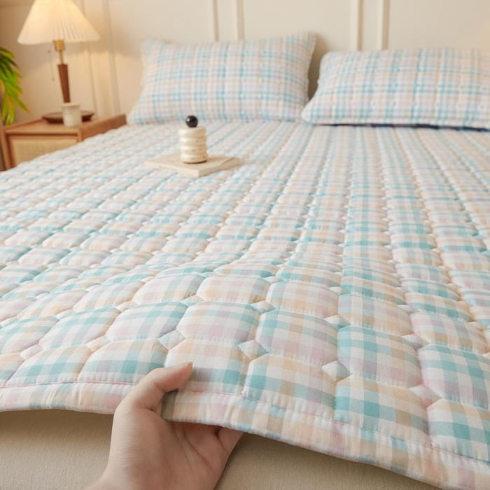 91家纺网 家纺一手货源 找家纺 恋绒家纺 2025新款无印风床褥床护垫宿舍床垫亲肤水洗棉软床垫 粉蓝格