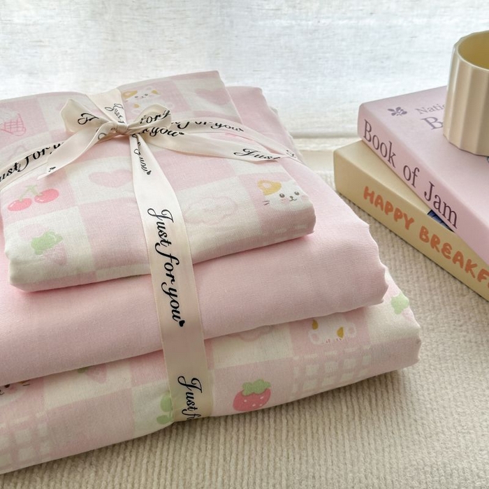 91家纺网 家纺一手货源 找家纺 2025新款双层纱印花卡通四件套-叠拍 小花喵