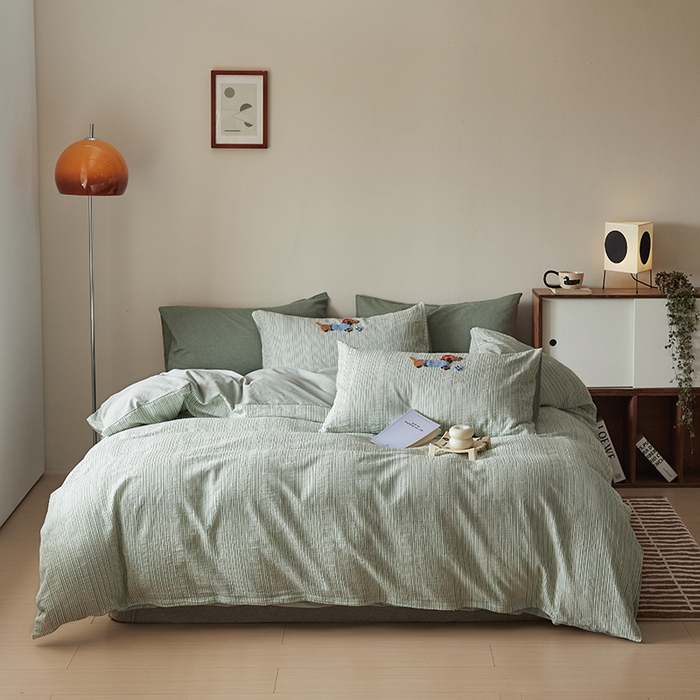 91家纺网 家纺一手货源 找家纺 怡家居 2025新款色织大提花立体毛巾绣四件套 绿条腊肠狗