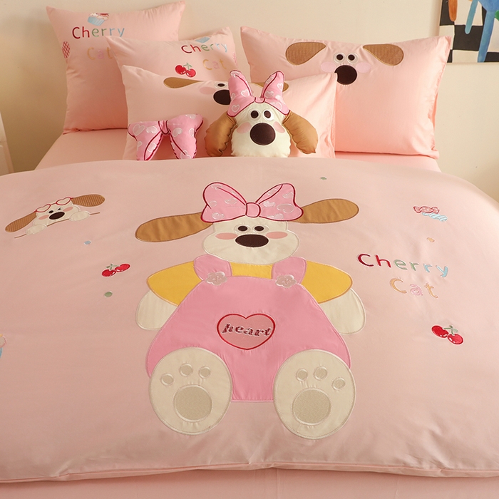 91家纺网 家纺一手货源 找家纺 绒棉世家 2025绒棉世家新款全棉水洗棉贴布绣专版四件套 甜心小狗