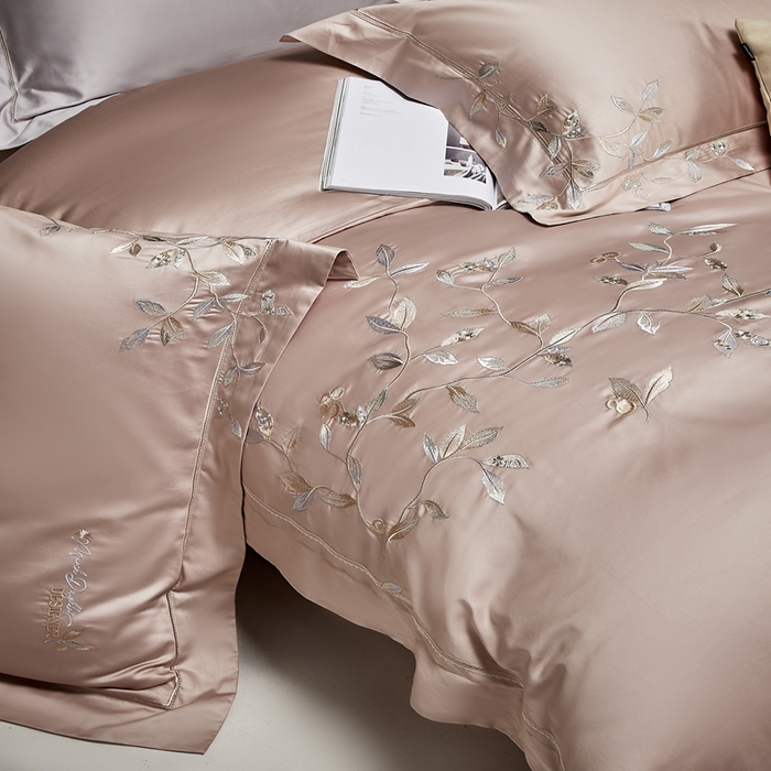 91家纺网 家纺一手货源 找家纺 爱情故事2025春夏居家新品四件套 秋叶-豆沙