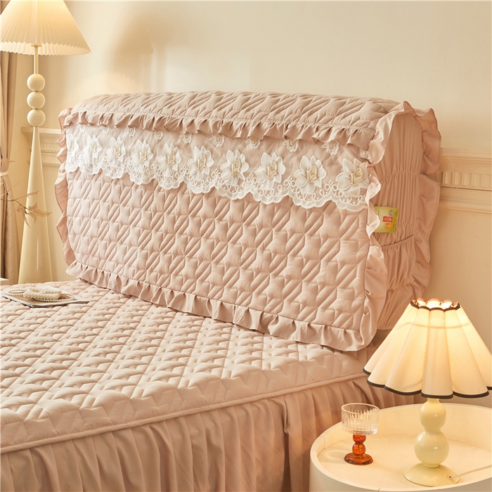 91家纺网 家纺一手货源 找家纺 十个点家纺 2025新款千鸟格磨毛绗缝夹棉纯色花边床头罩 经典浅驼