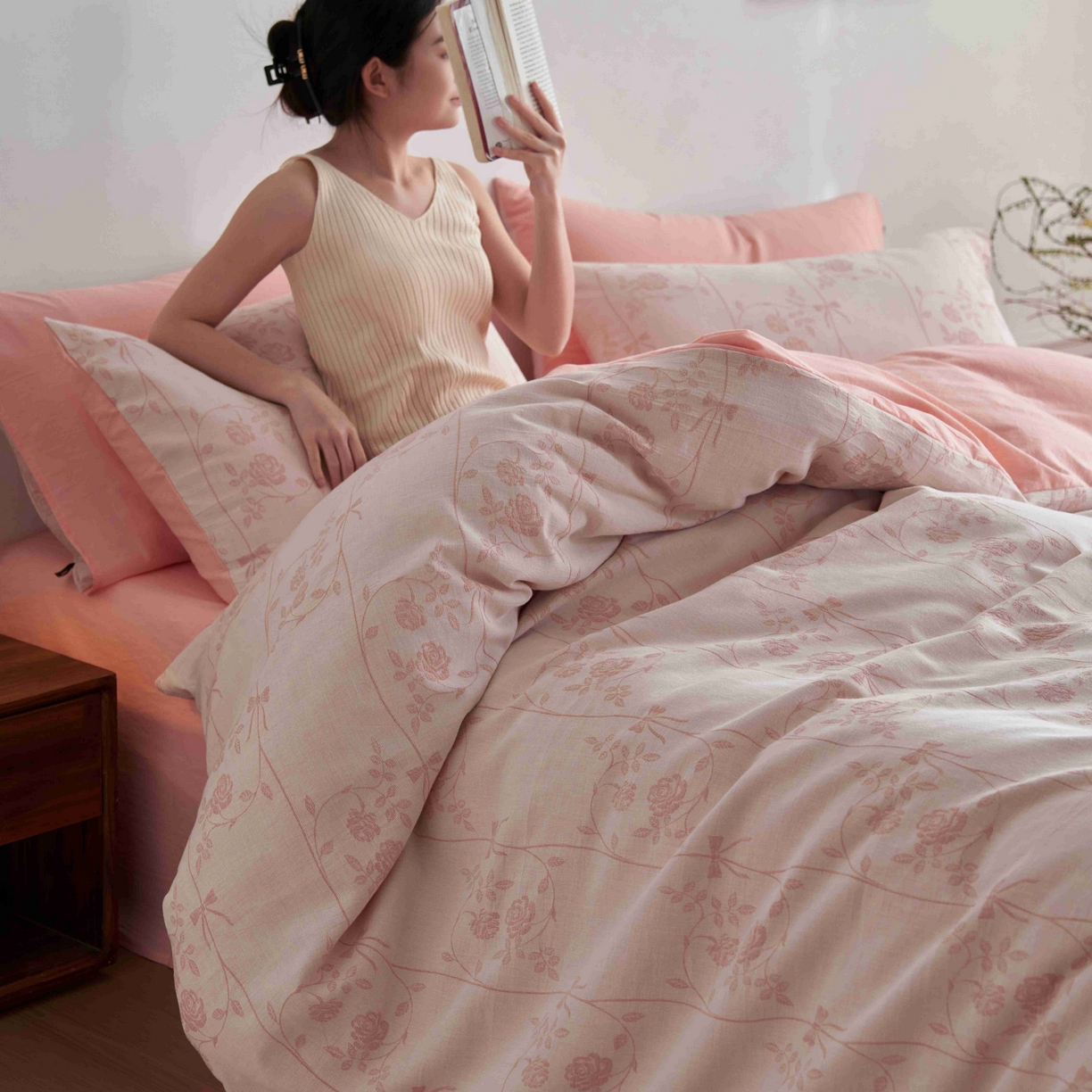 91家纺网 家纺一手货源 找家纺 安莱生活 2025新款60s双层纱色织大提花枝上玫瑰四件套系列 枝上玫瑰-嫩粉