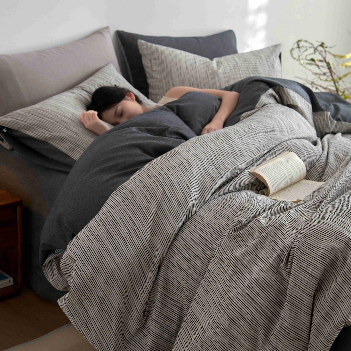 91家纺网 家纺一手货源 找家纺 （总）安莱生活 2025新款60s色织大提花秘境条纹四件套系列