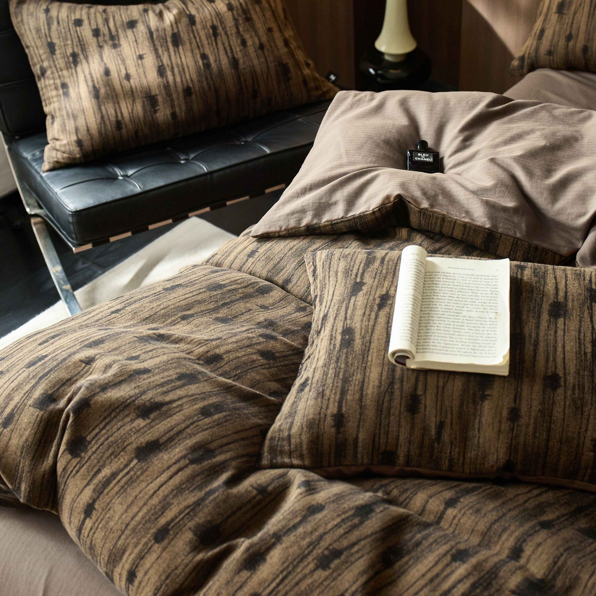 91家纺网 家纺一手货源 找家纺 安莱生活 2025年全棉色织人字纹提花三系列四件套 米兰迪-咖