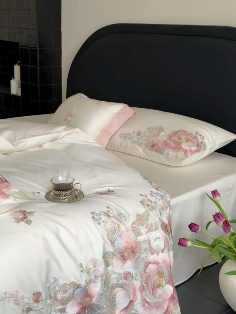 91家纺网 家纺一手货源 找家纺 鹿班家居 2025春夏款100S长绒棉精密刺绣-甜郁季风【标准会员-20元】 甜郁季风-白色