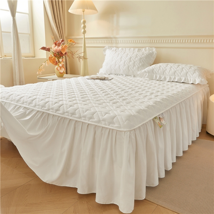 91家纺网 家纺一手货源 找家纺 （总）十个点家纺 2025新款千鸟格磨毛绗缝夹棉纯色花边床裙三件套