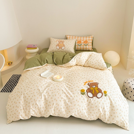 典曼家纺 2025新款13372印花毛巾绣四件套 花丛小熊