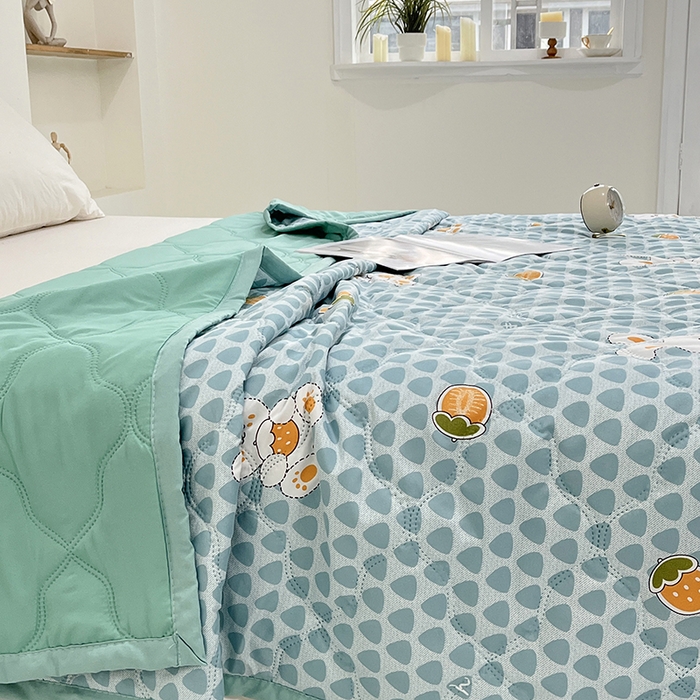 91家纺网 家纺一手货源 找家纺 诗雅纺织 2025新款超柔水洗棉夏凉被空调被 绿色小兔