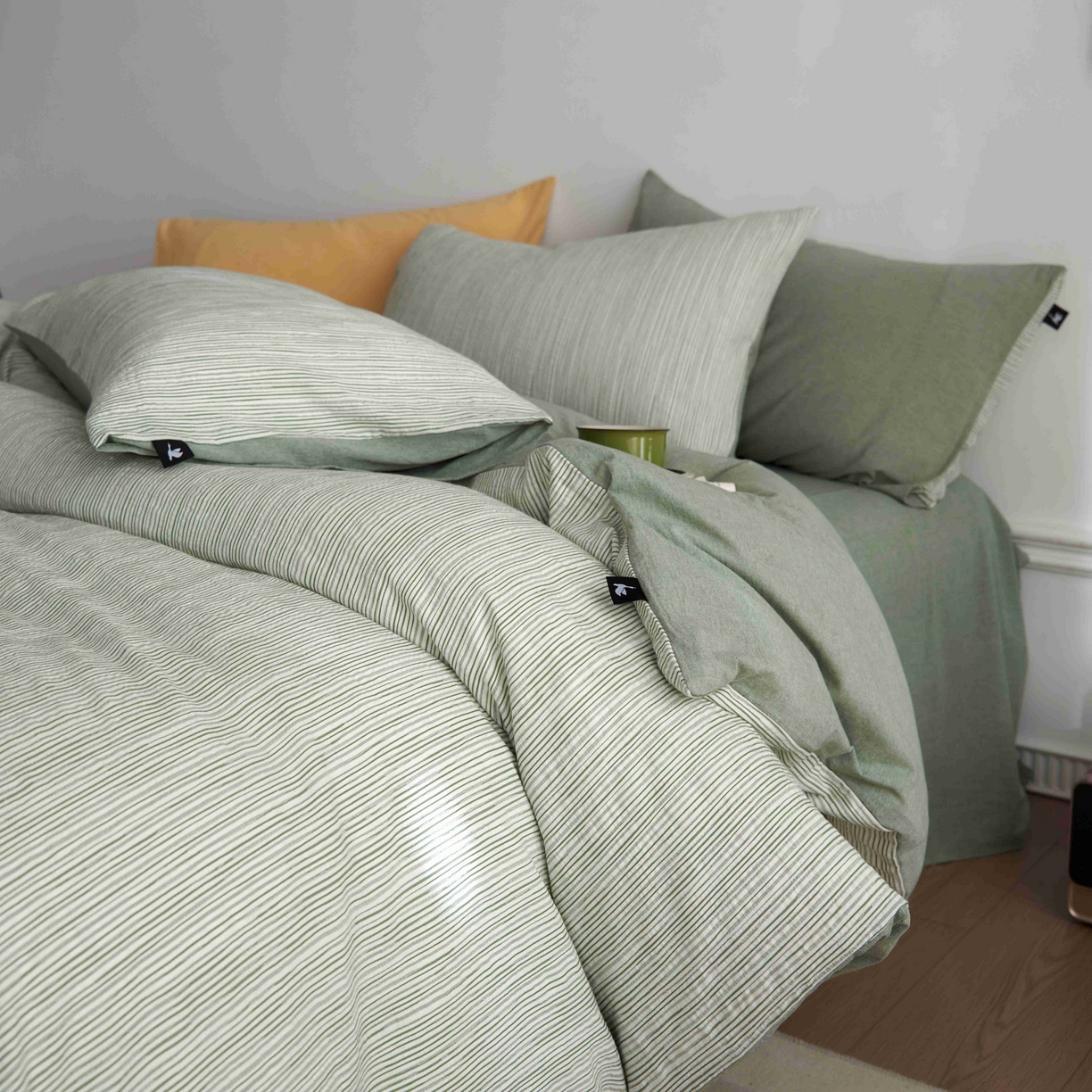 91家纺网 家纺一手货源 找家纺 安莱生活 2025新款60s色织大提花秘境条纹四件套系列 绿白混条